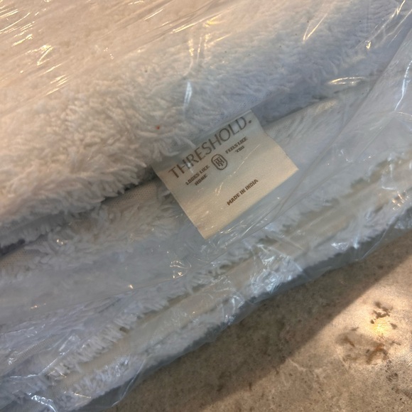 Threshold Spa plush bath runner - Picture 6 of 7